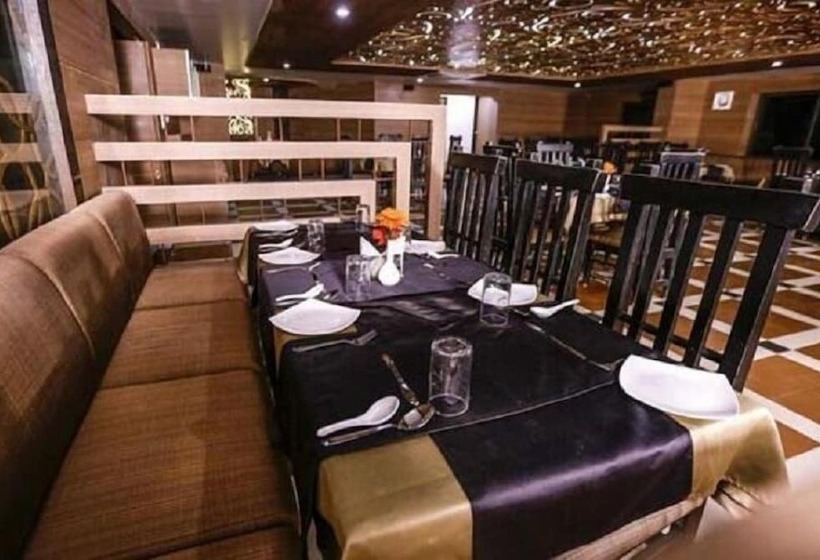 Iroomz Hotel Trupti International