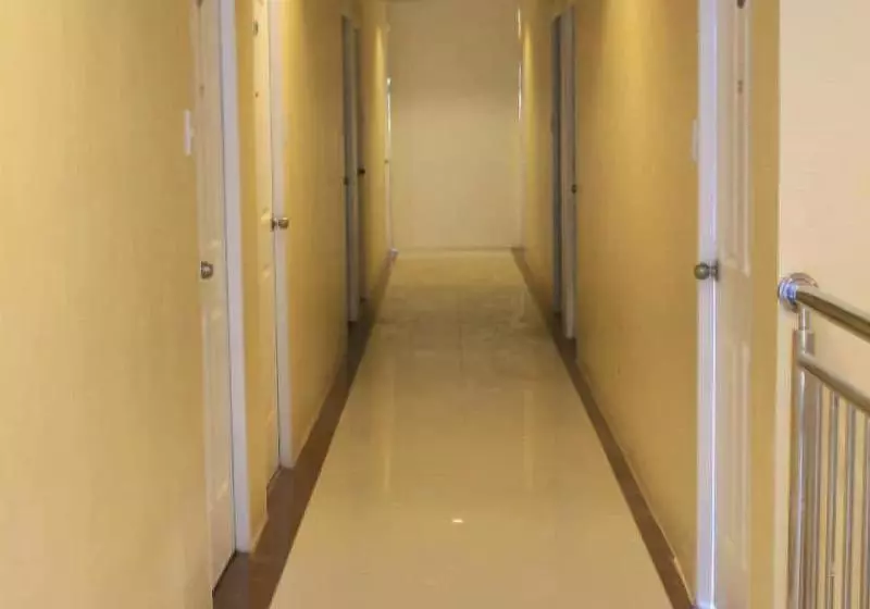 ホテル Dianne Gardens