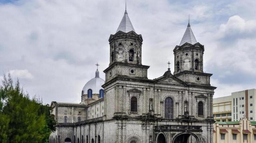 Отель Dianne Gardens