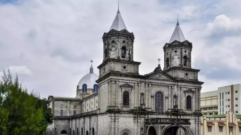 ホテル Dianne Gardens