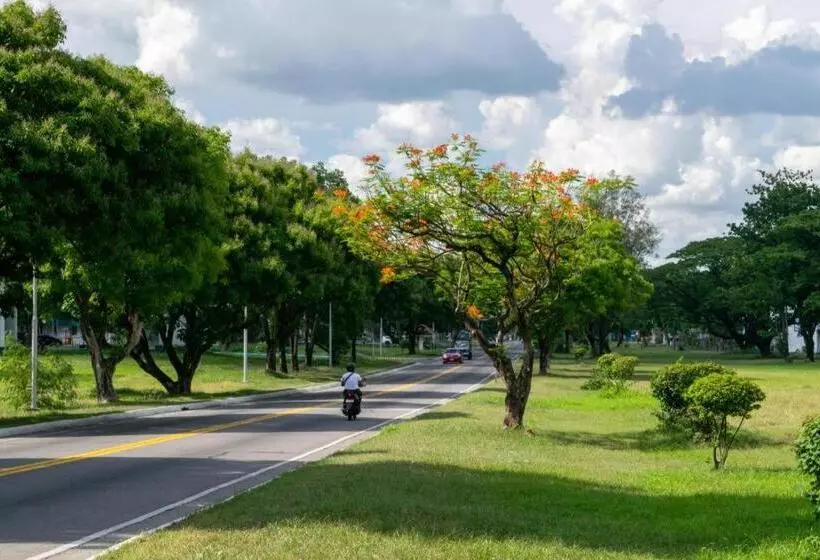 ホテル Dianne Gardens