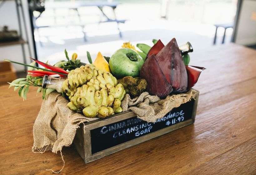 Отель The Hideaway Cabarita Beach