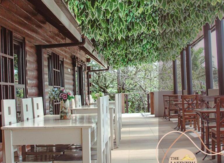 호텔 The Lakeview Suites