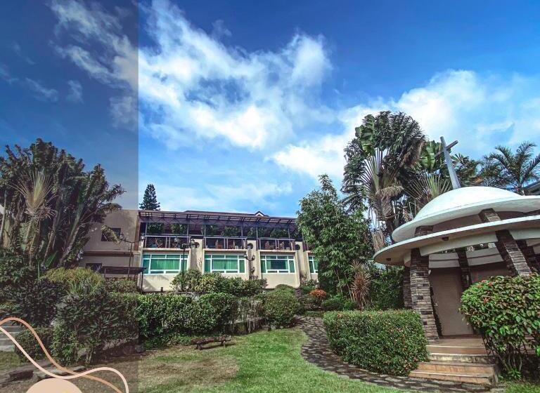 호텔 The Lakeview Suites