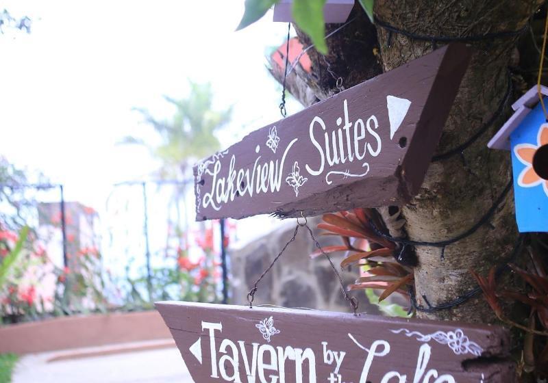 호텔 The Lakeview Suites