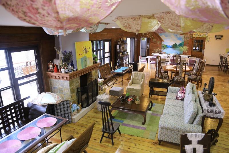 호텔 The Lakeview Suites