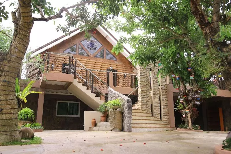 هتل The Lakeview Suites