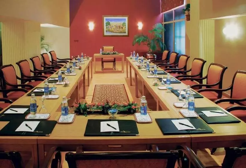 ホテル Avari Lahore