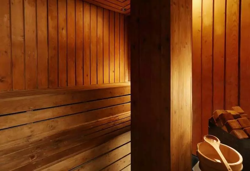 هتل Four Points By Sheraton Lahore