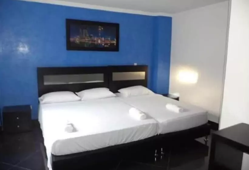 Ayenda 1225 Hotel Praga Medellin