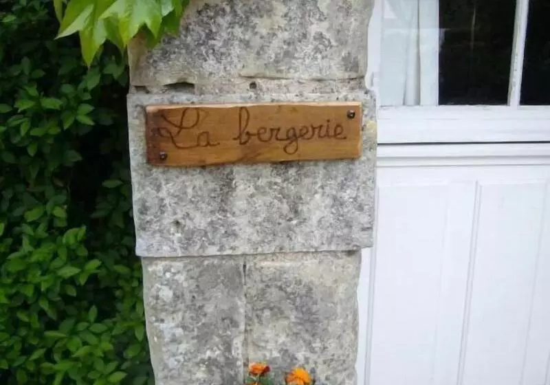 Aamiaismajoitus (B&B) Chambre D Hôtes Le Clos