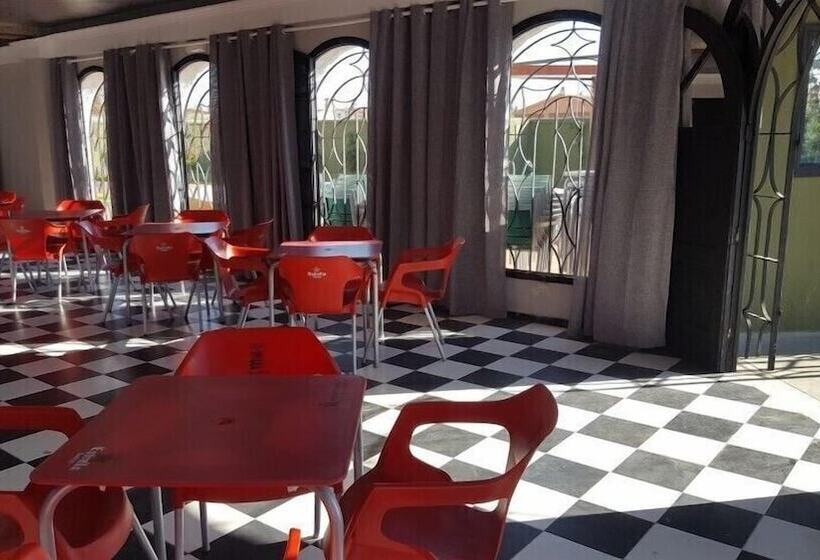 مسافرخانه Castellverd