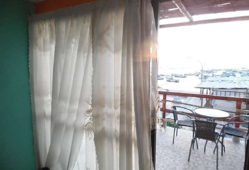 Hostel Yakumama Paracas