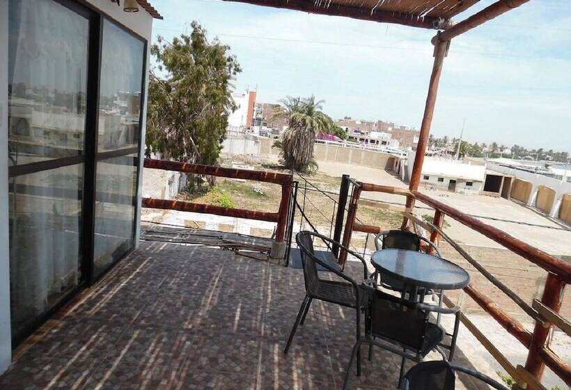 Hostel Yakumama Paracas