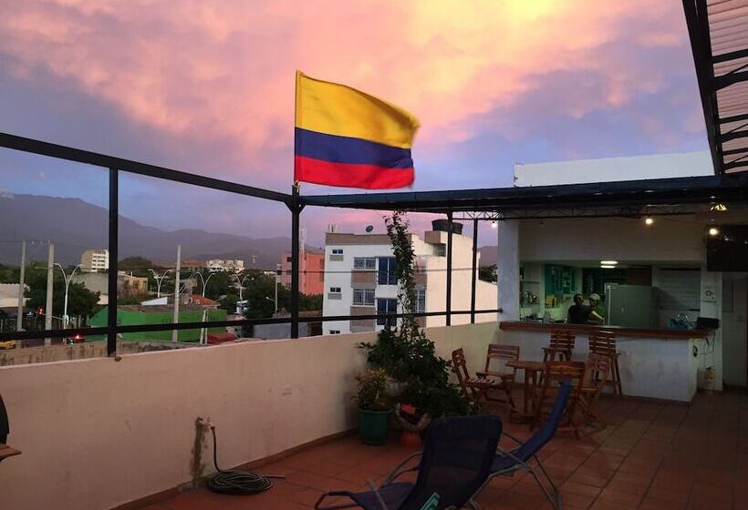 هتل Bacano Hostel