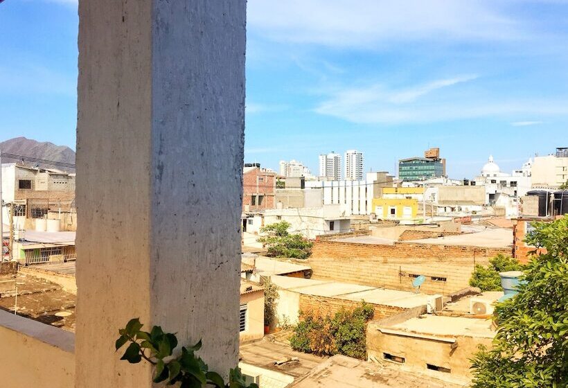 هتل Bacano Hostel