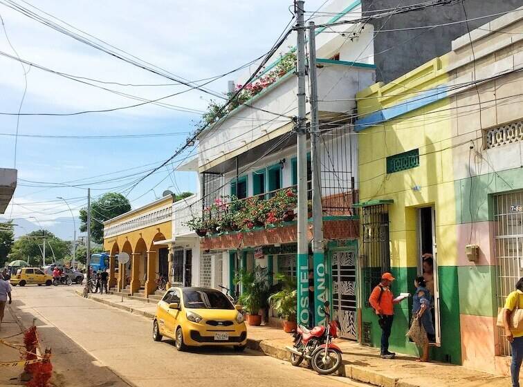 هتل Bacano Hostel