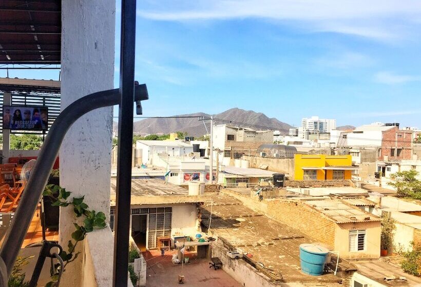 هتل Bacano Hostel