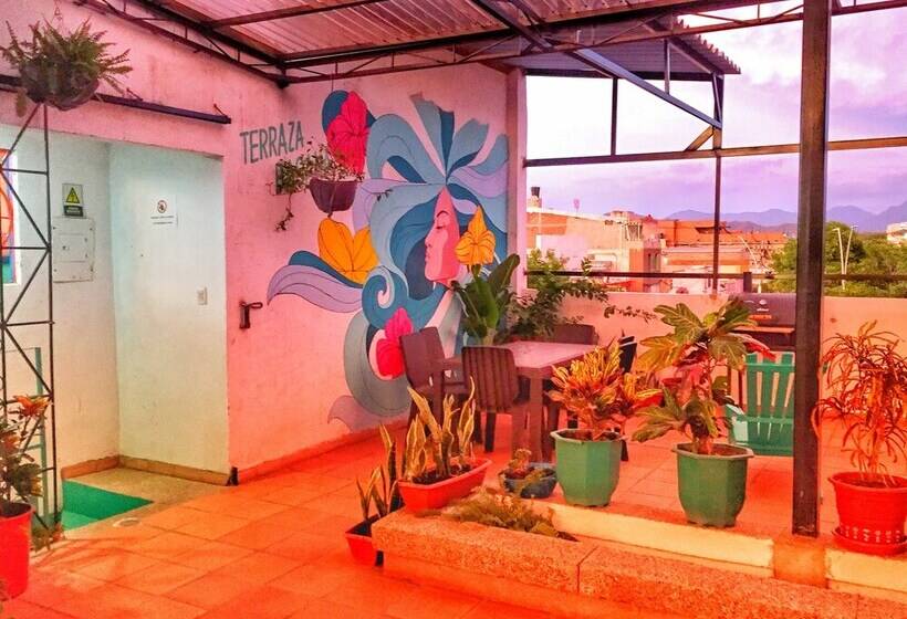 هتل Bacano Hostel