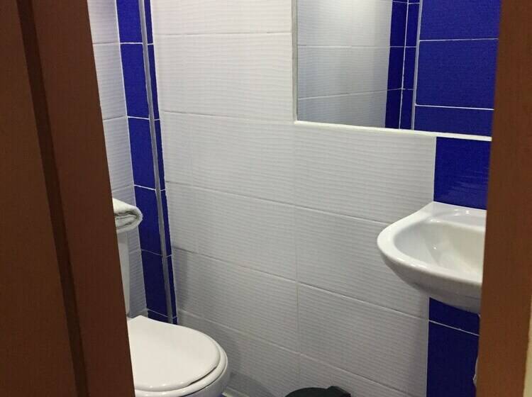 هتل Bacano Hostel