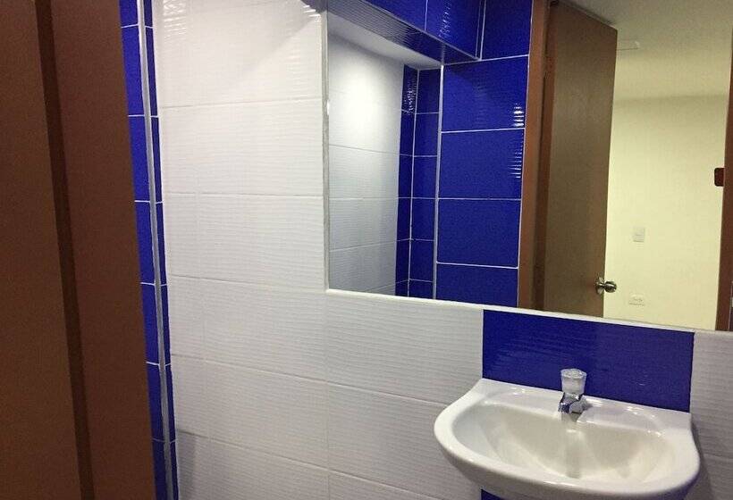 هتل Bacano Hostel