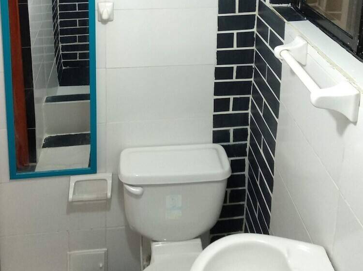 هتل Bacano Hostel