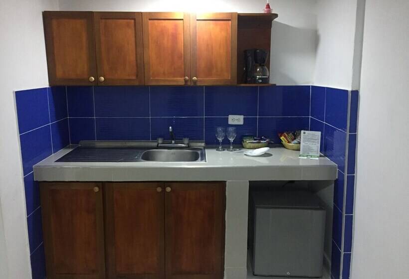 هتل Bacano Hostel