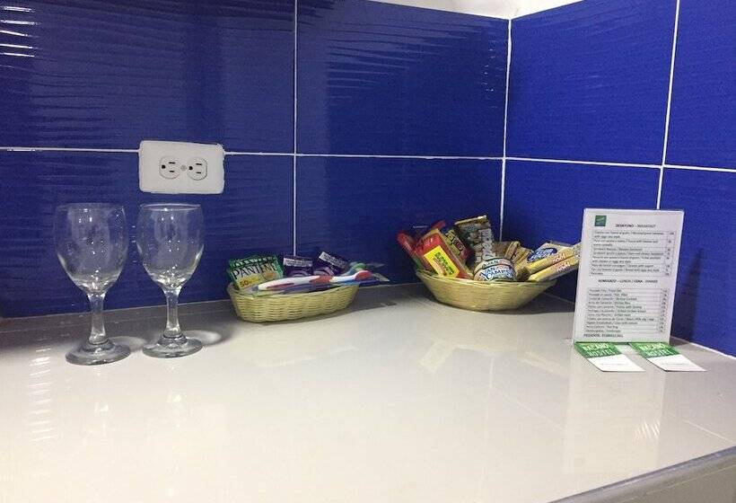 هتل Bacano Hostel