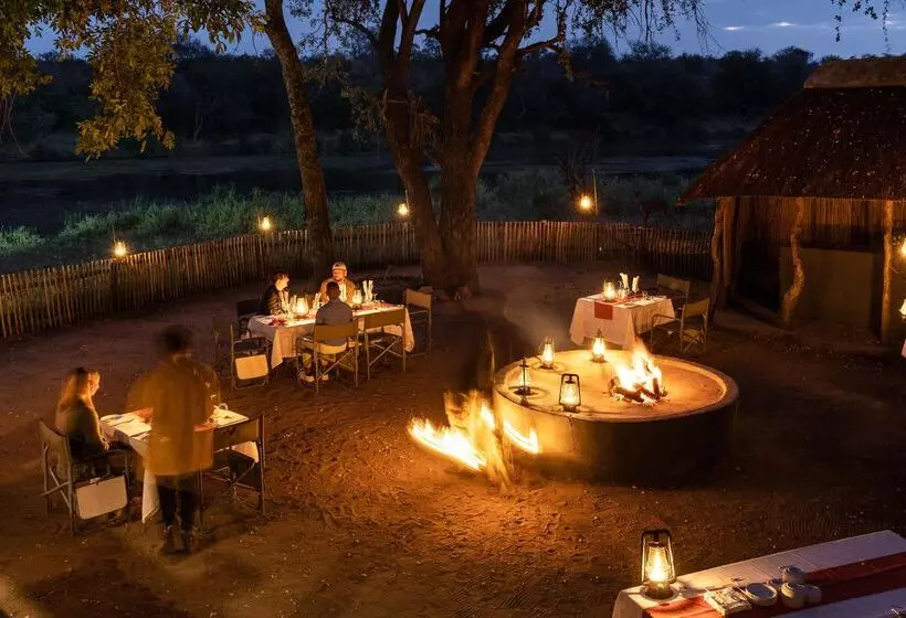 Hotelli Simbavati River Lodge
