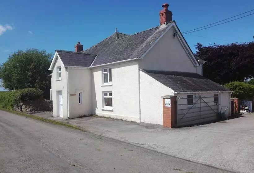 Aamiaismajoitus (B&B) Ty Newydd