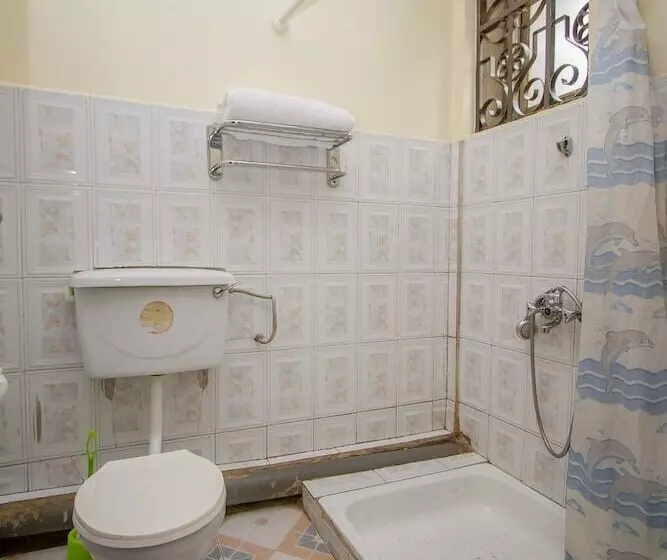 هتل Arch Apartments