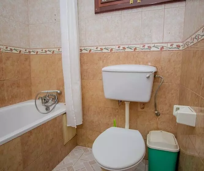 هتل Arch Apartments