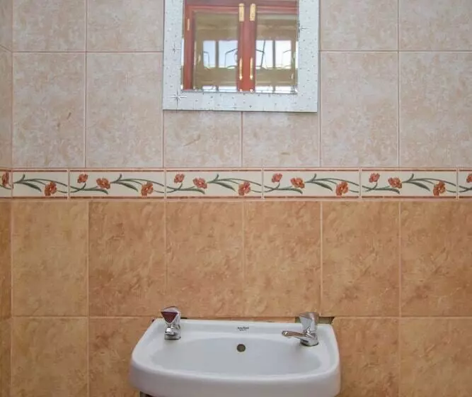 هتل Arch Apartments