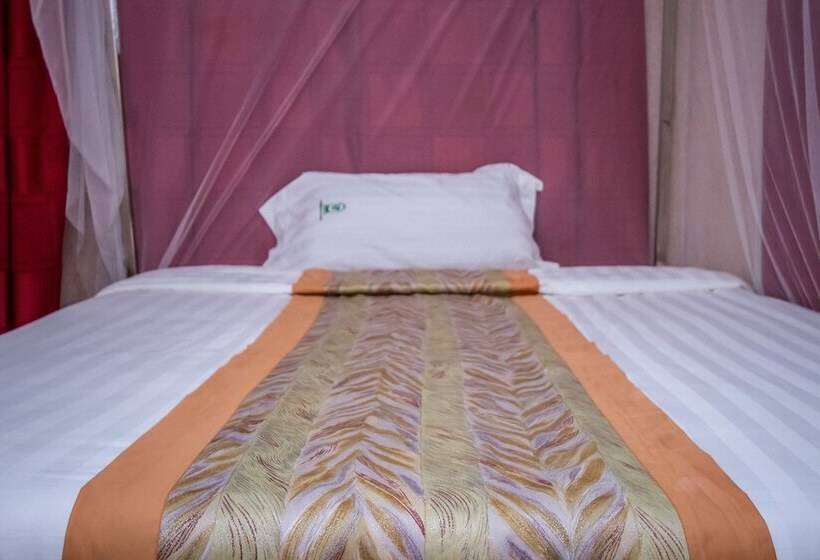 هتل Arch Apartments