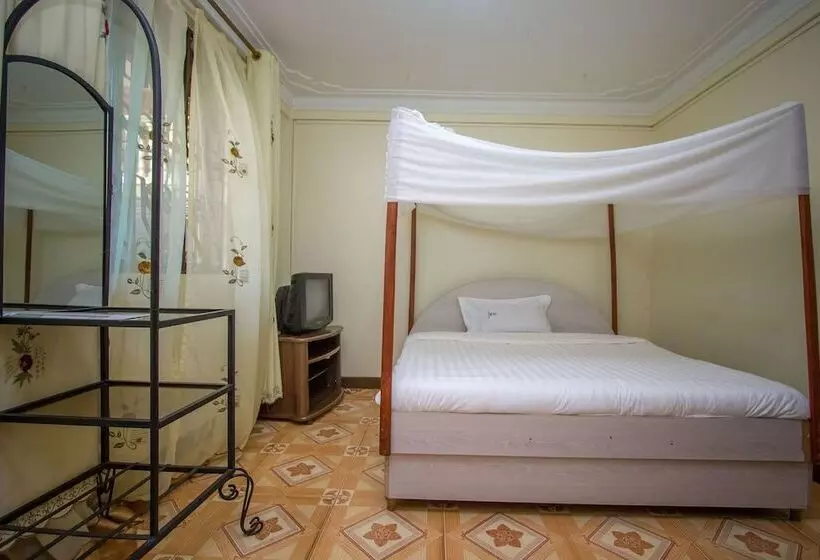 هتل Arch Apartments