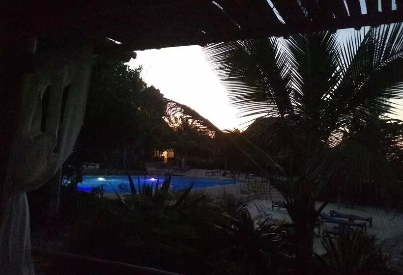 Hotelli Marafiki Bungalows