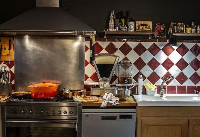 פנסיון Villa Colombier