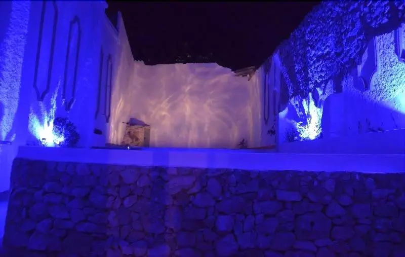 El Almendro Y La Montana