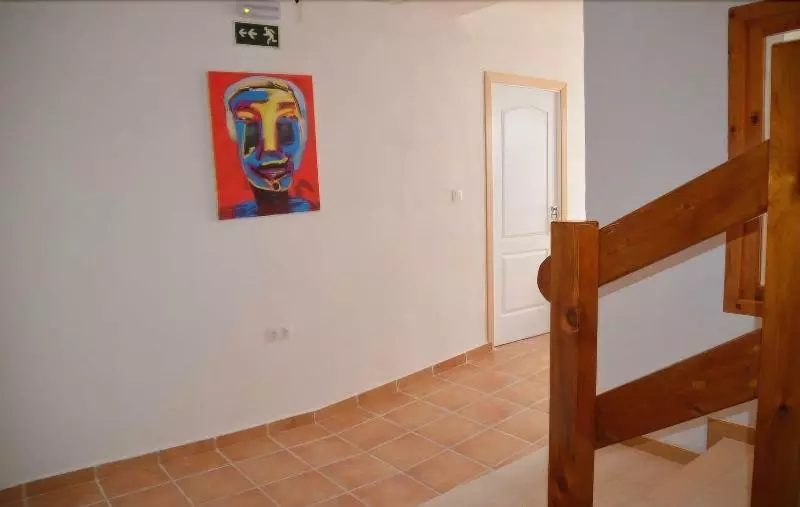 El Almendro Y La Montana