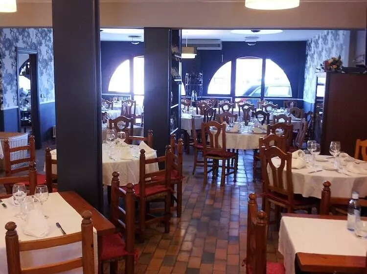 ホテル Hostal Sardon