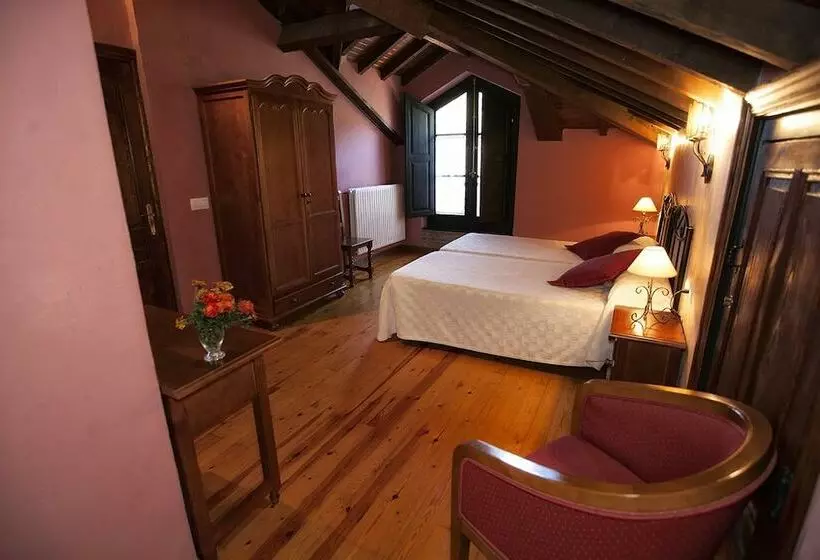 Hotelli La Casona De Sobrepiedra