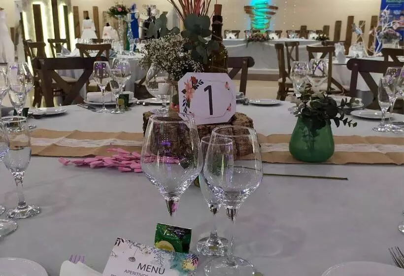 Hotelli Restaurante Dama De Baza