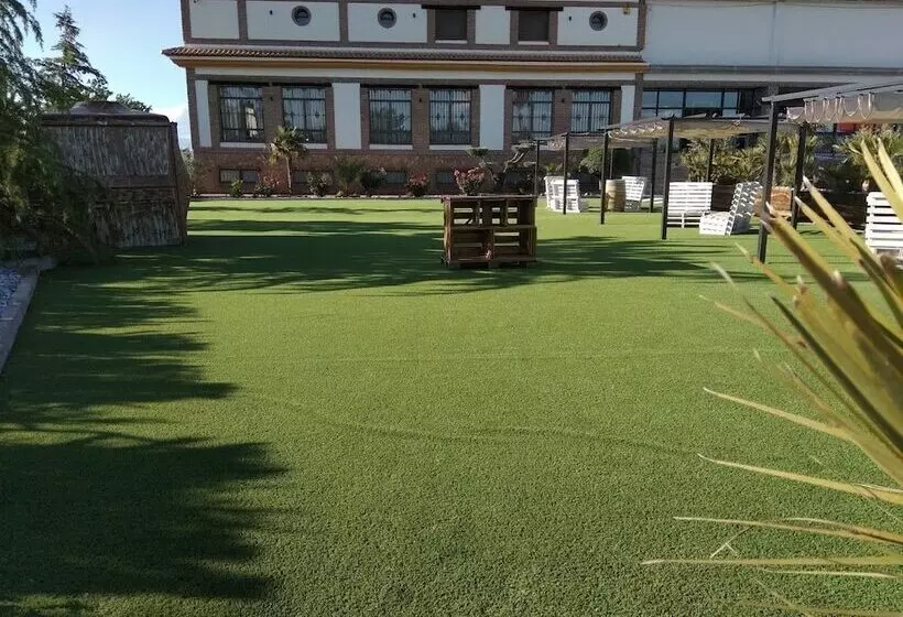 Hotelli Restaurante Dama De Baza