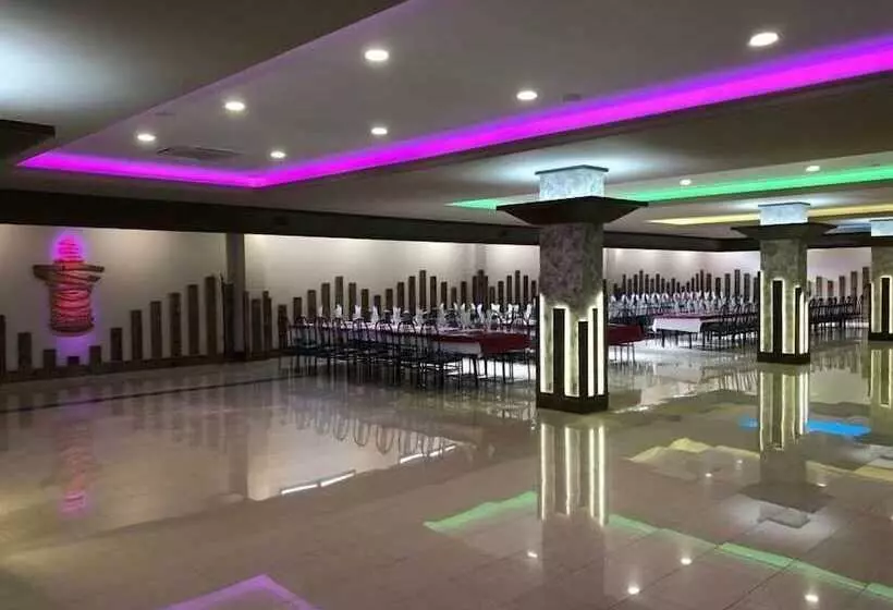 Hotelli Restaurante Dama De Baza