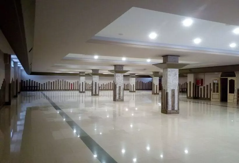 Hotelli Restaurante Dama De Baza