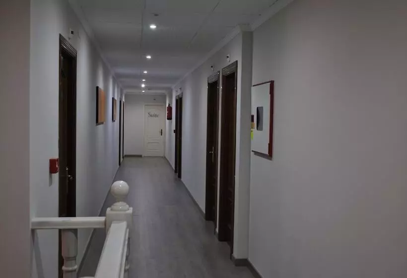 Hotelli Restaurante Dama De Baza