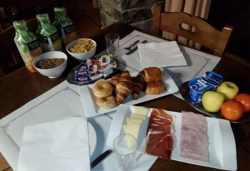 Hotelli Valle De Aísa