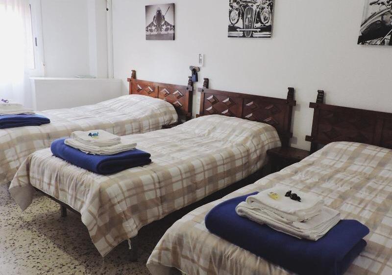 פנסיון Hostal Monreal