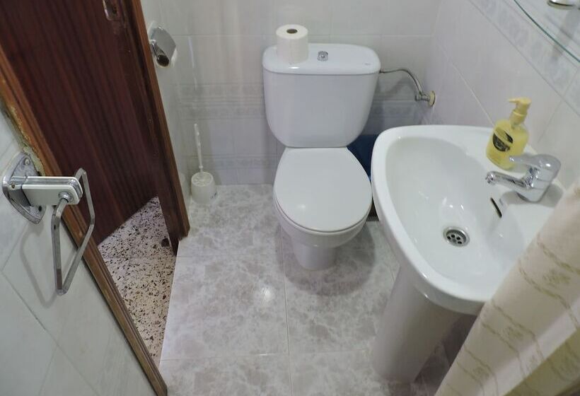 פנסיון Hostal Monreal