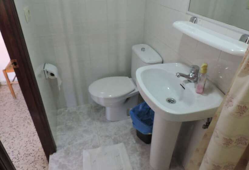 پانسیون Hostal Monreal